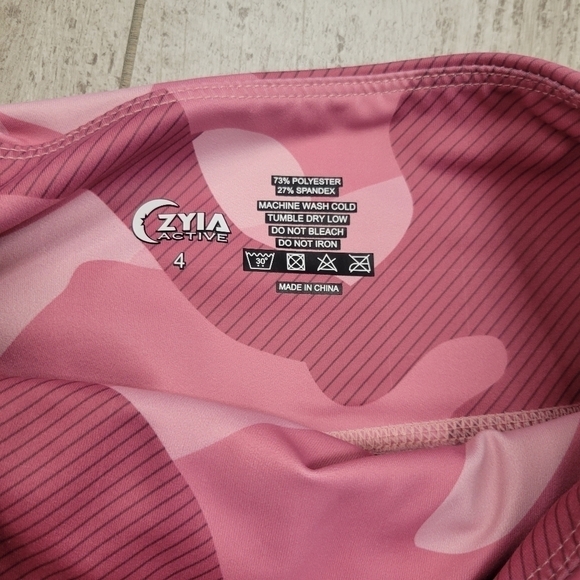 Zyia Light N Tight Pink Camo High Rise Pocketed Cropped Leggings 4 - Picture 5 of 9